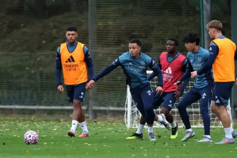 تشامبرلين يرتدي شعار آرسنال مجددًا