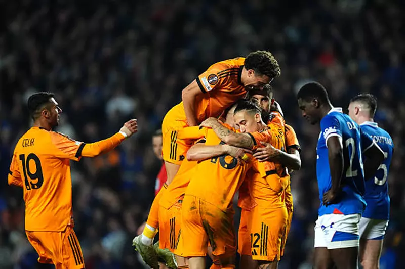 روما يعود بانتصار من أسكتلندا في الدوري الأوروبي