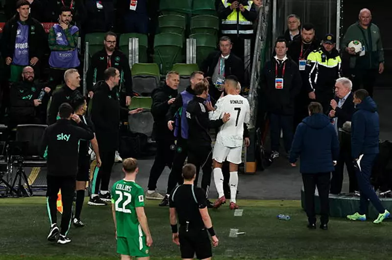 رونالدو يُطرد من مباراة البرتغال وأيرلندا